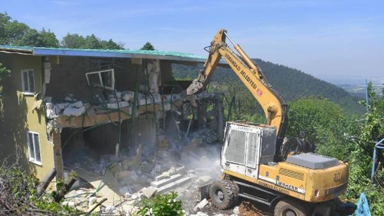 Uludağ’da kaçak inşa edilen villa yıkıldı