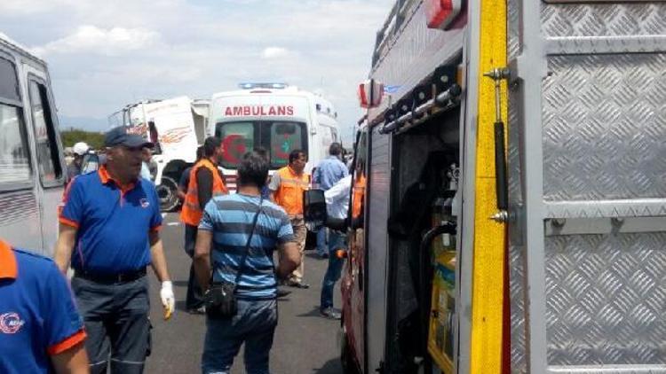 Malatyada belediye otobüsüne kamyon çarptı: Yaralılar var (1)