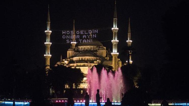 Mahyalar İstanbulu aydınlattı