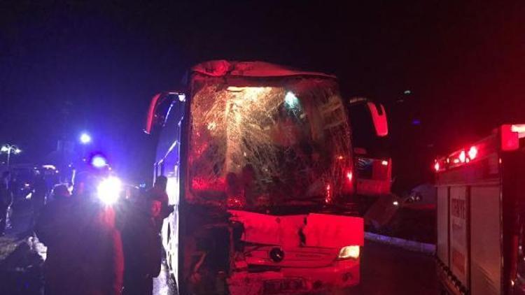 Afyonkarahisarda aynı firmaya ait yolcu otobüsleri çarpıştı: 23 yaralı