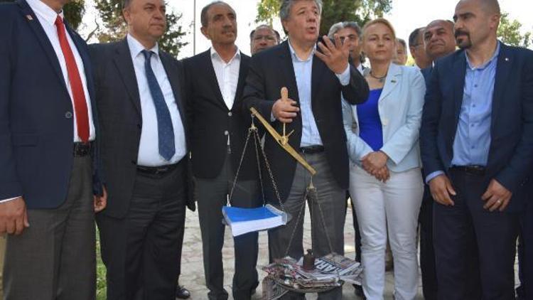 CHPlilerden voltalı- terazili protesto eylemi