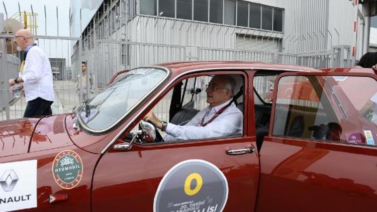 OYAK Renault Genel Müdürü Batı Anadolu Rallisine Renault 12 ile katıldı