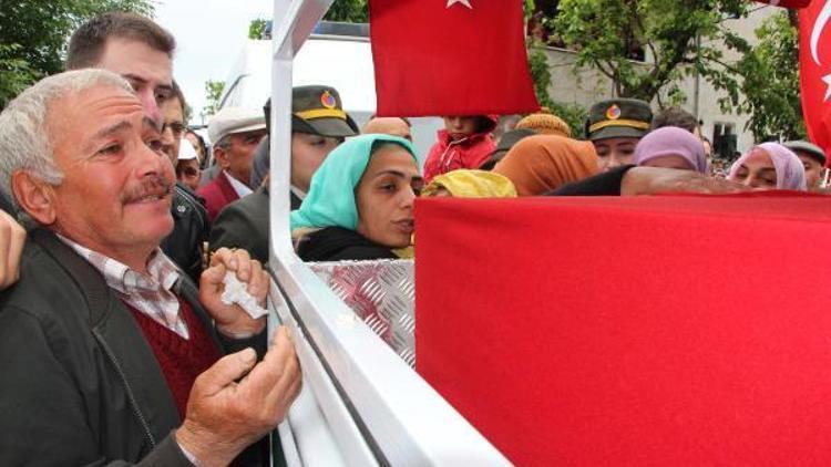 Şehit Uzman Çavuş Özdemir, baba ocağında son yolculuğuna uğurlandı