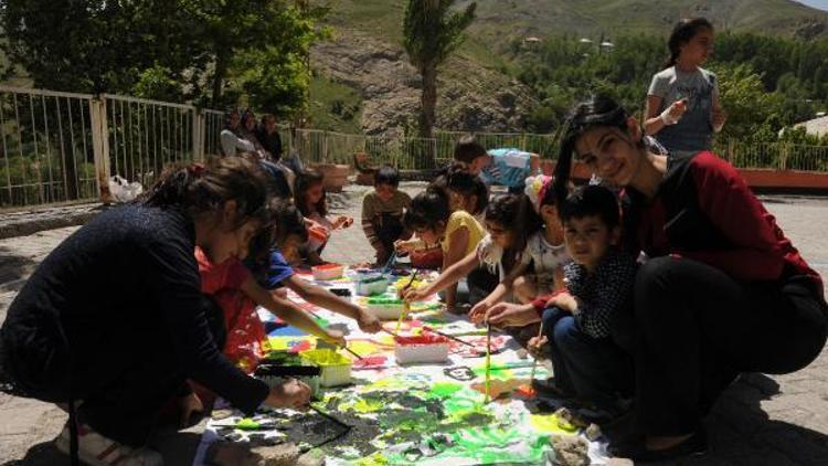 Hakkaride Çocuk Şenliği düzenlendi