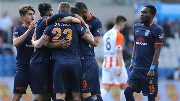 Medipol Başakşehir son anda Maçta 3 gol, 1 kırmızı