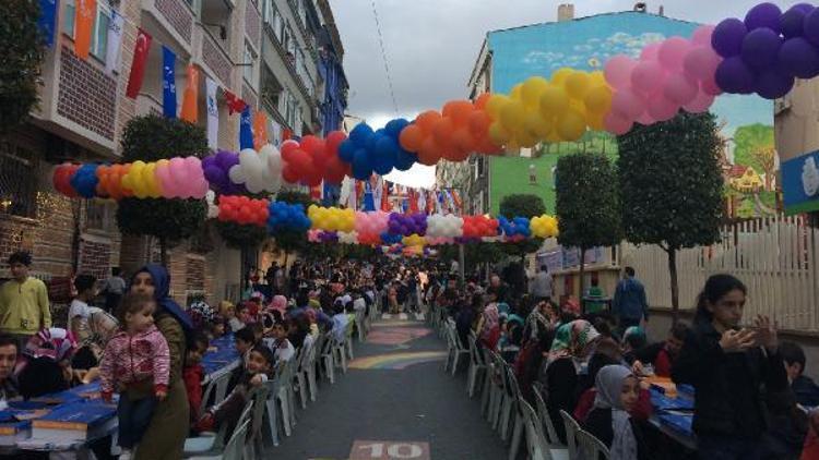 Çocuklar, dünyanın ilk Çocuk Sokağında iftarını açtı