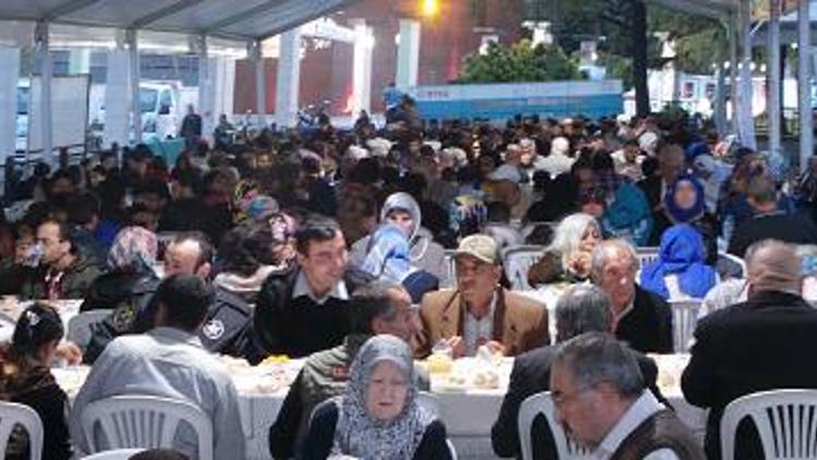 BTSO iftar sofralarında her gün 2 bin Bursalı orucunu açıyor