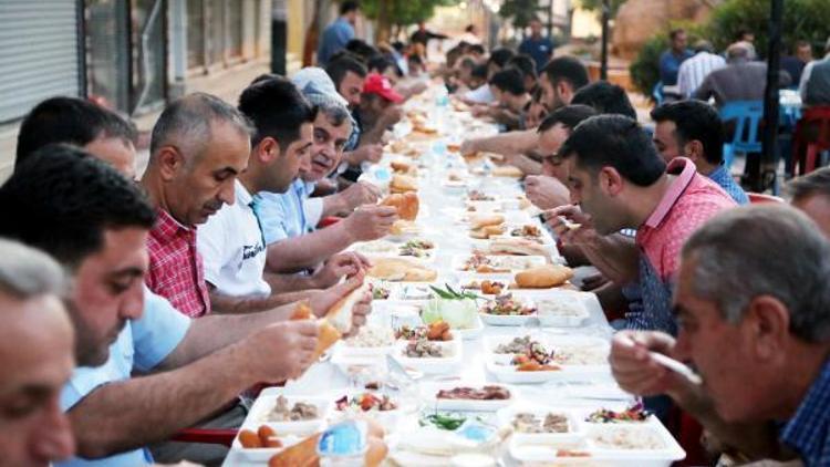 Silopide belediyeden sokakta iftar sofrası