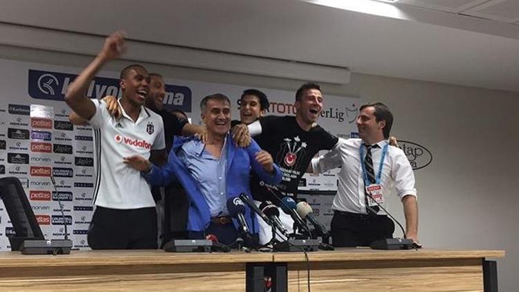 Şampiyon Beşiktaş... Basın toplantısında sürpriz...