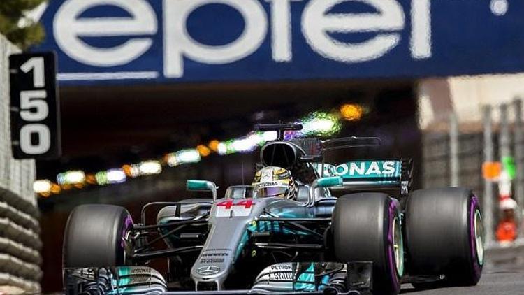 Hamilton ve Bottas takibi sürdürüyor