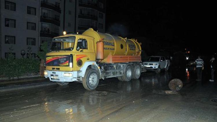 Sağanak yağış mağdurlarına Yenimahalle koştu