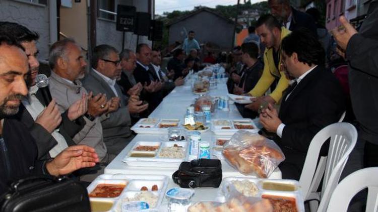 Bigada Bademlik Mahallesi sakinleri iftar yemeği düzenledi