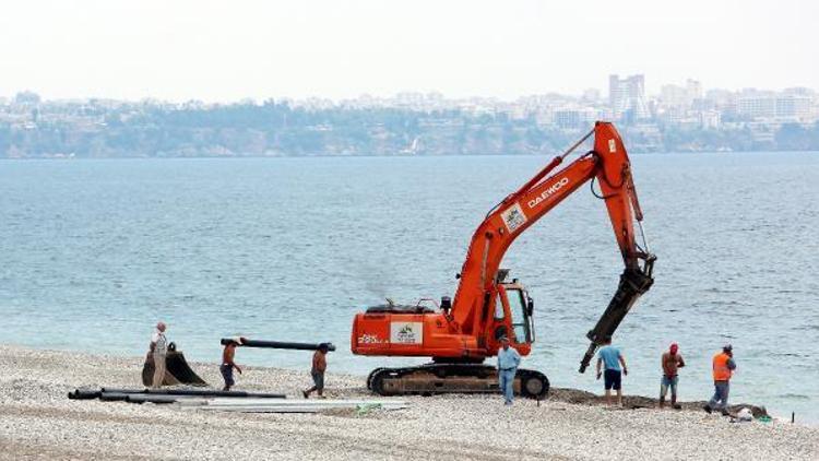 İş makineleri sahili sezona hazırlıyor