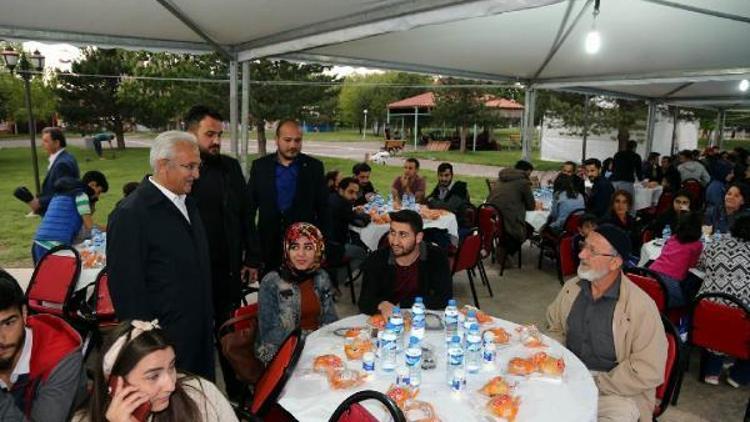 Vali Arslantaş ile Başsoy iftarda