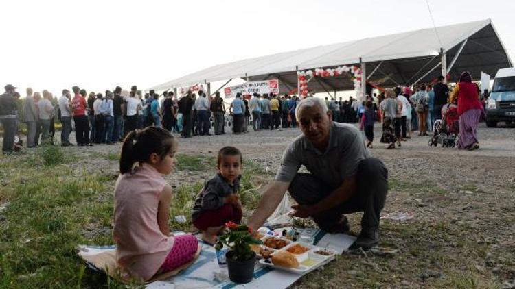 CHP Diyarbakırda her gün bin 200 kişiye iftar yemeği veriyor