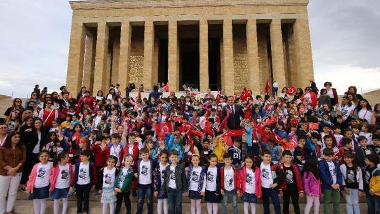 Başkan Taşdelen 300 çocukla Anıtkabirde Atanın huzurunda