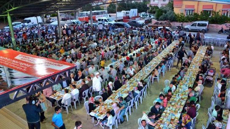 Mahallede iftar sofrası