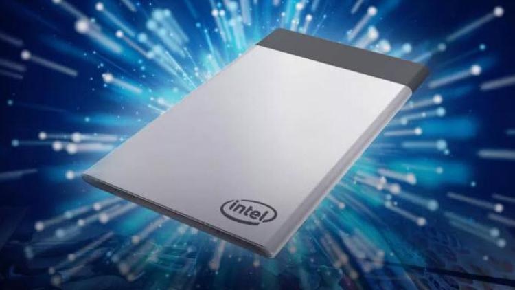 Intelden kredi kartı büyüklüğünde bilgisayar