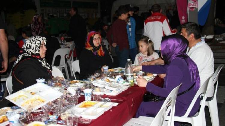 Beykoz Belediyesi, komşuları iftar sofrasında buluşturdu