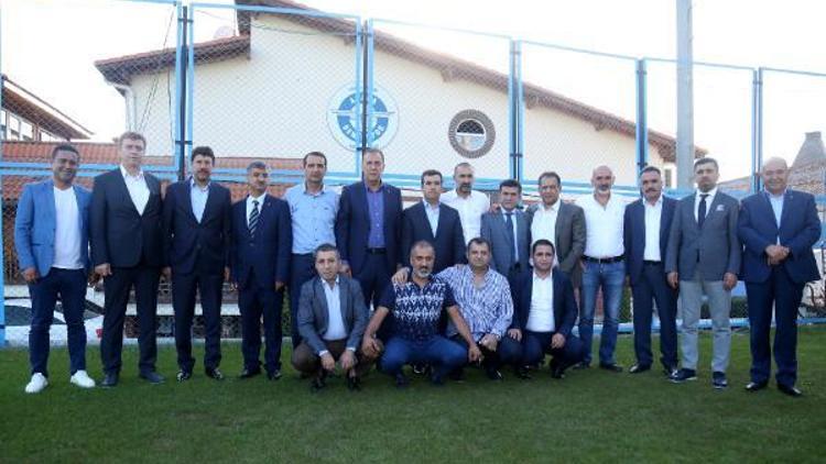 Adana Demirspor yönetimi görev bölümünü yaptı