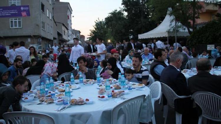 Ümraniye’de 15 bin kişi iftar yaptı