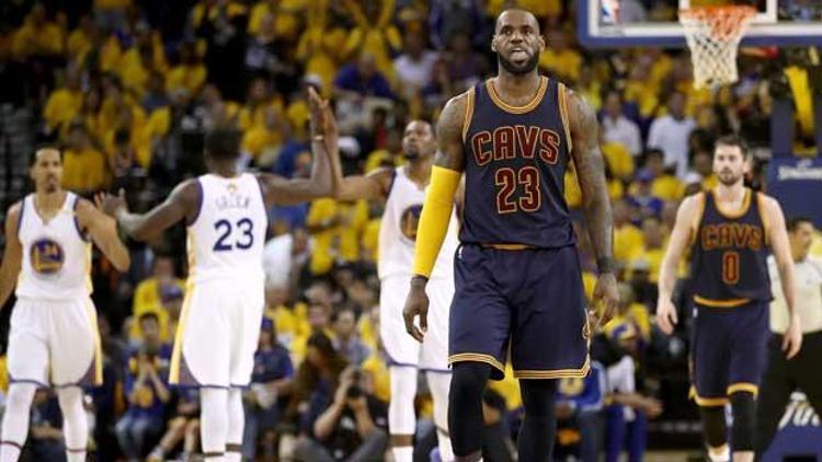 Warriors evinde Clevelandı devirdi Final serisinde öne geçti