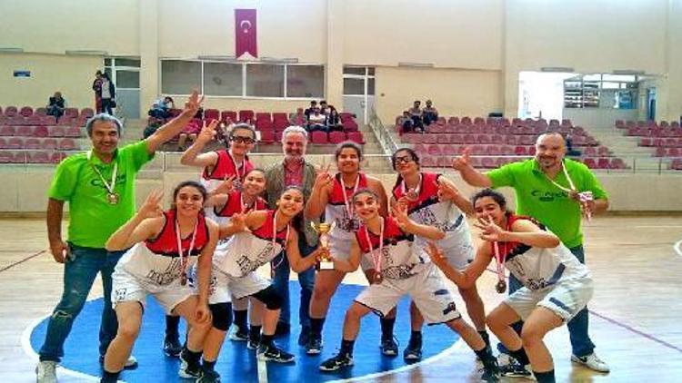 İKEM Genç kızları basketbolda Türkiye üçüncüsü oldu