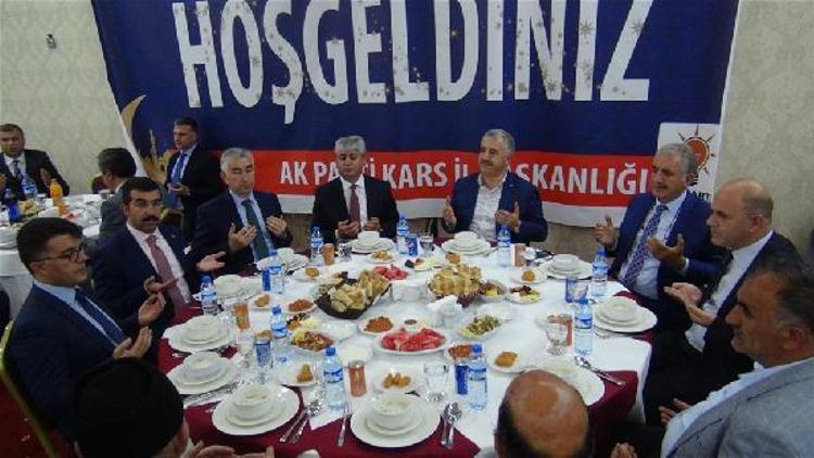 Bakan Ahmet Arslan Kars’ta hemşehrileriyle iftarda buluştu