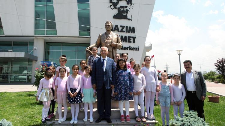 ‘Nâzım, bıraktığı eserlerle yaşıyor’