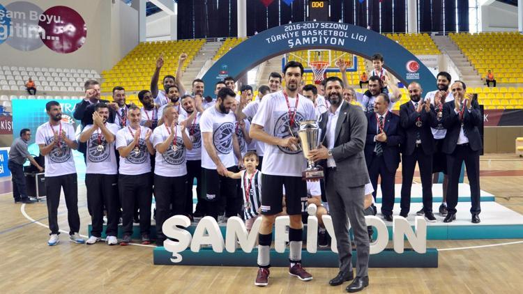 Sakarya Büyükşehir Belediyespor şampiyon