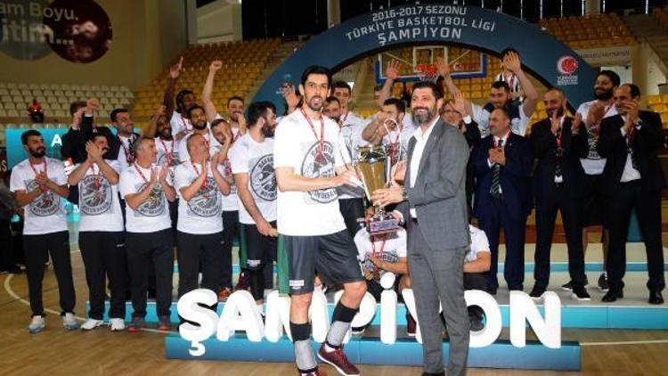 Şampiyonluk kupası Astra Group Sakarya Büyükşehir Belediyesinin