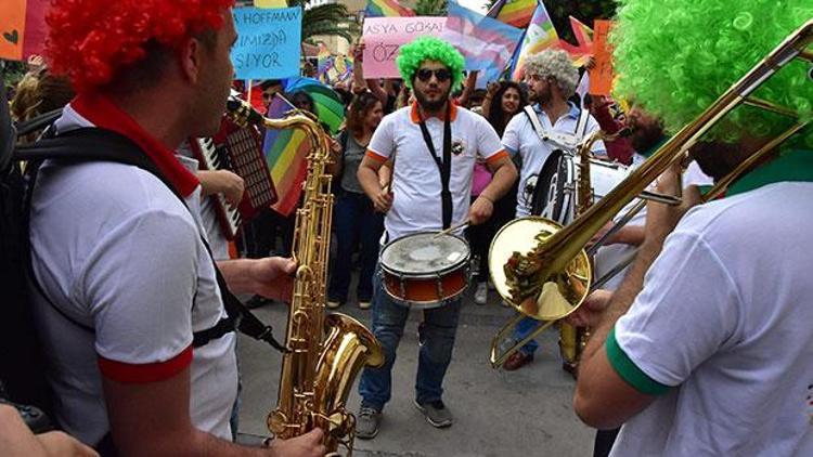 LGBT İzmir’de beşinci kez yürüdü