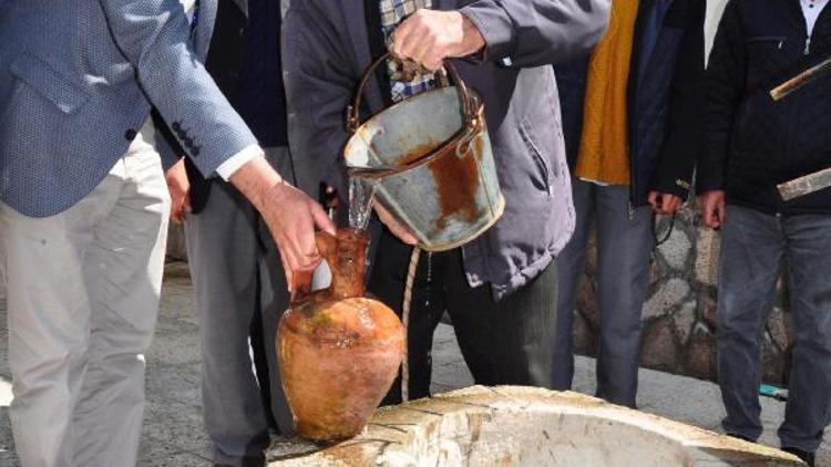 Kuyuyu kışın dolduruyorlar yazın çekip içiyorlar