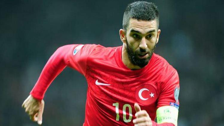 Son dakika... Arda Turan uçakta gazeteciye saldırdı Küfürler havada uçuştu