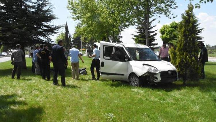 Kütahyada polis aracı kaza yaptı: 2 yaralı