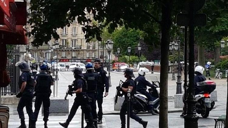 Son dakika: Pariste silah sesleri