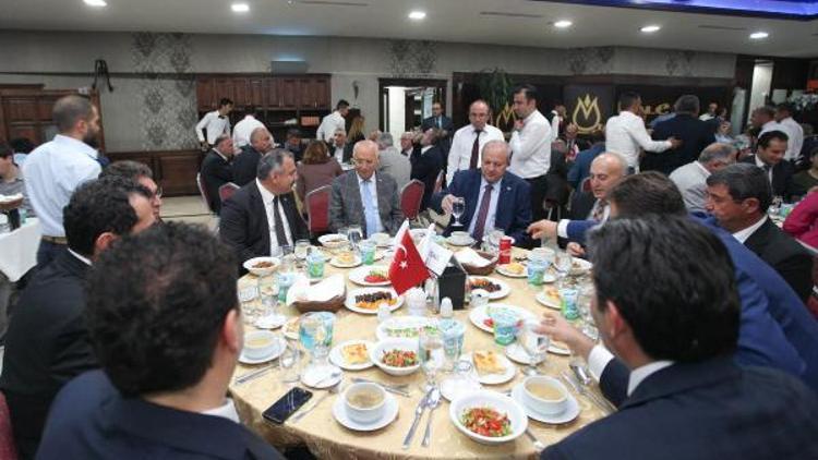 Başkan Yaşar sanayici ve iş adamları ile iftar yaptı