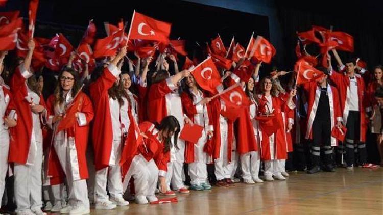 Özel Ayyıldız Anadolu Sağlık Meslek Lisesi ilk mezunlarını verdi