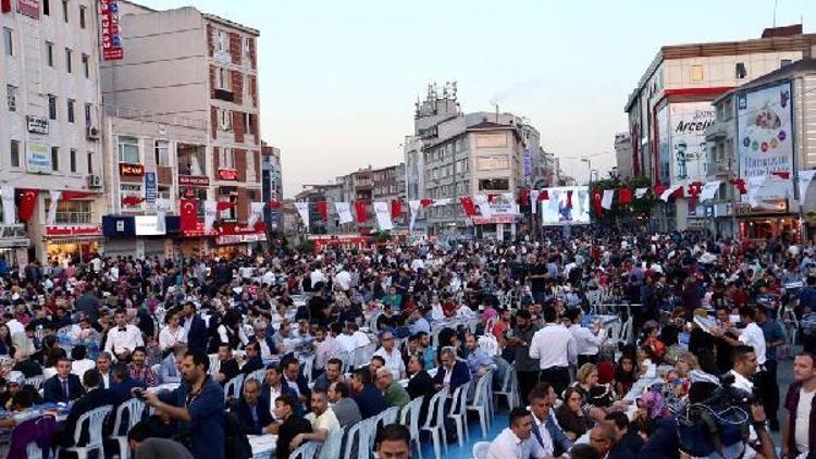 EK FOTOĞRAF//Numan Kurtulmuş: Katardaki krizin aşılması için çaba sarf ediyoruz