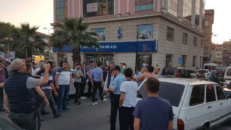Zonguldakta iki kişi sokak ortasında kavga etti
