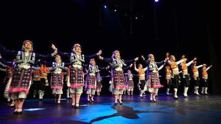 Halk Dansları Topluluğundan yıl sonu gösterisi