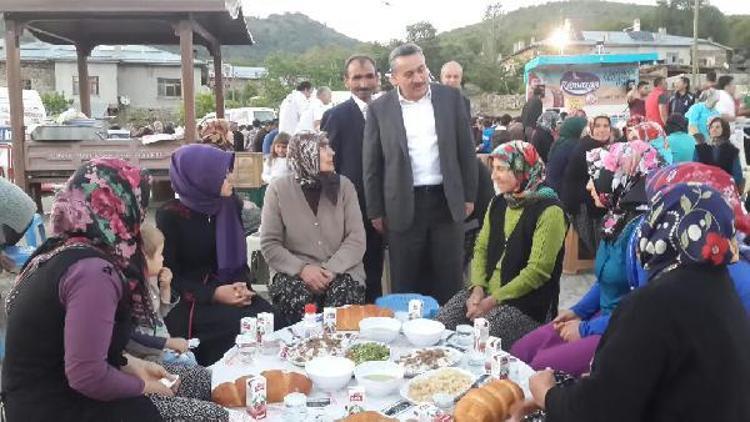 Seydişehir Belediyesi kırsal mahallelerde iftar yemeği veriyor