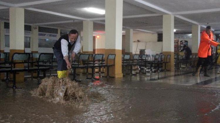 Geredede yağmur sele yol açtı