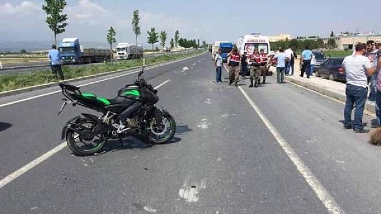 Kamyona çarpan motosikletin sürücüsü öldü