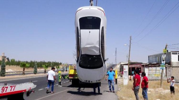 Keçiye çarpan otomobildeki 4 kişi yaralandı