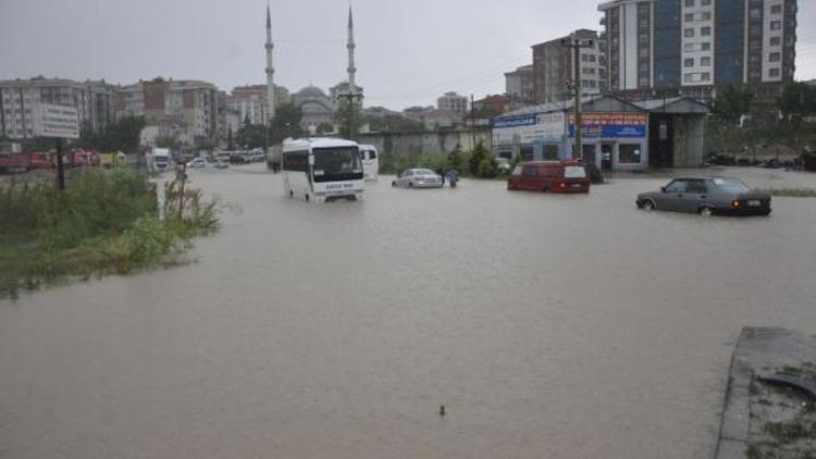 3 saatlik sağanak yağmur Çerkezköyü felç etti