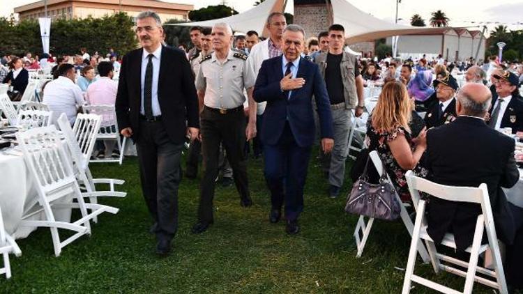 Şehit aileleri ve gazilerle iftar buluşması