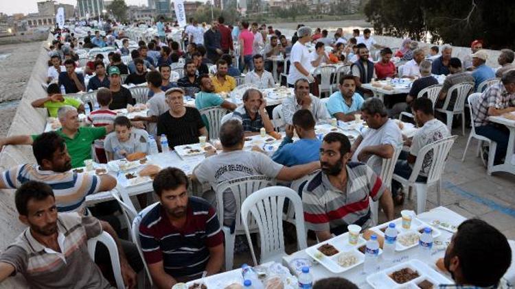 Tarihi Taşköprüde iftar