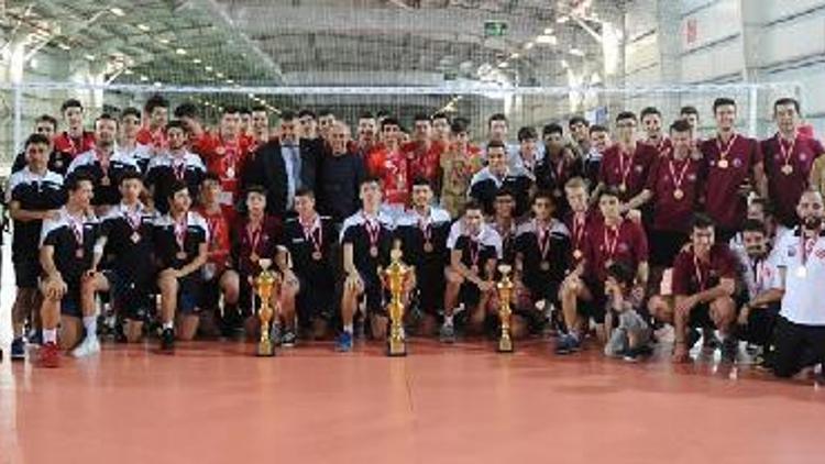 Yıldızlar voleybolda İlbank ve Halkbank Türkiye şampiyonu