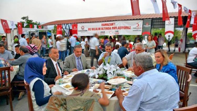 Türk Kızılayı iftarda buluştu